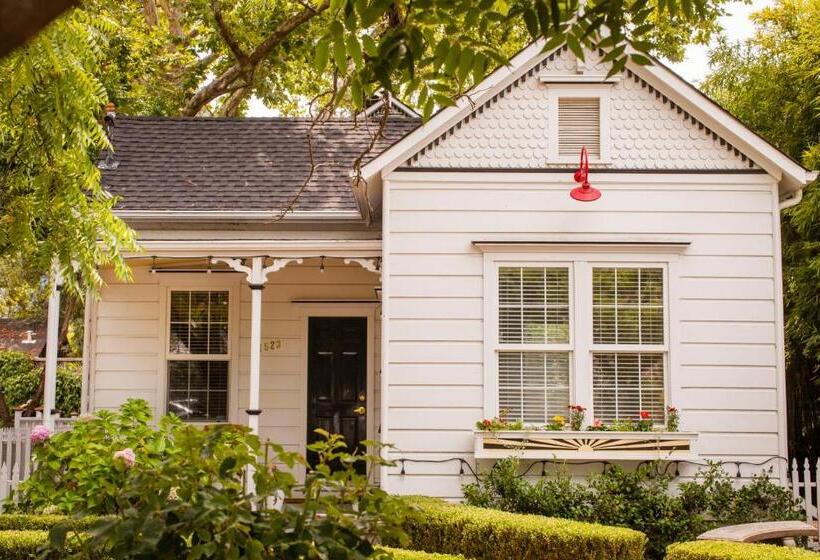 Студия Deluxe, Inn St Helena