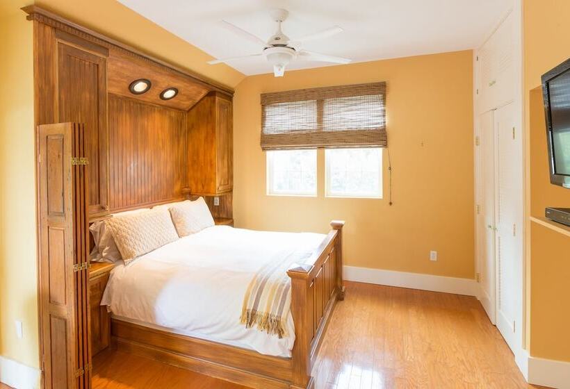 デラックススタジオ, Inn St Helena