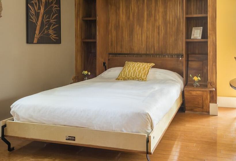 デラックススタジオ, Inn St Helena