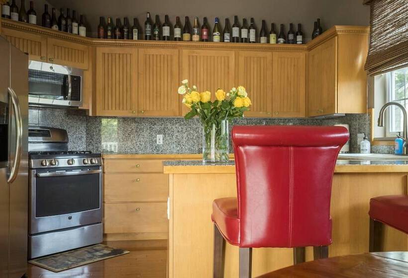 Студия Deluxe, Inn St Helena