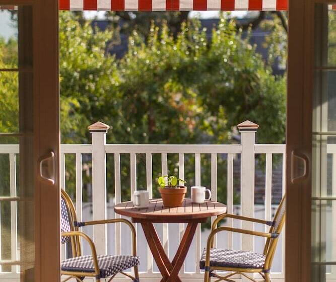 デラックススタジオ, Inn St Helena