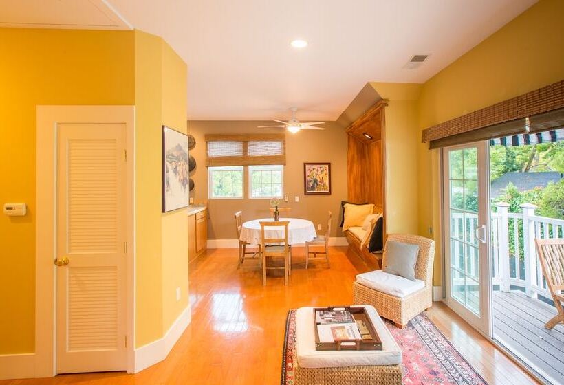 デラックススタジオ, Inn St Helena