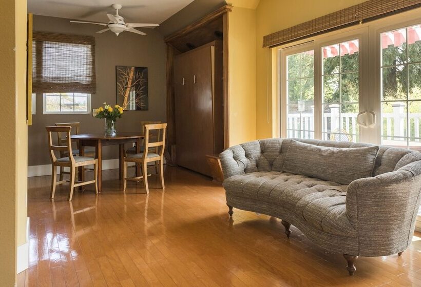 デラックススタジオ, Inn St Helena