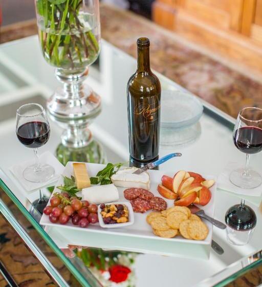 デラックススイート, Inn St Helena