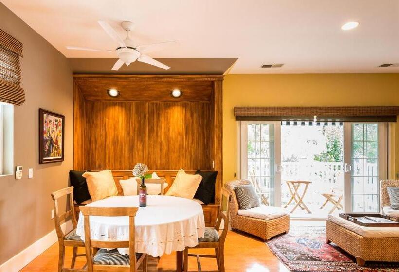 デラックススタジオ, Inn St Helena