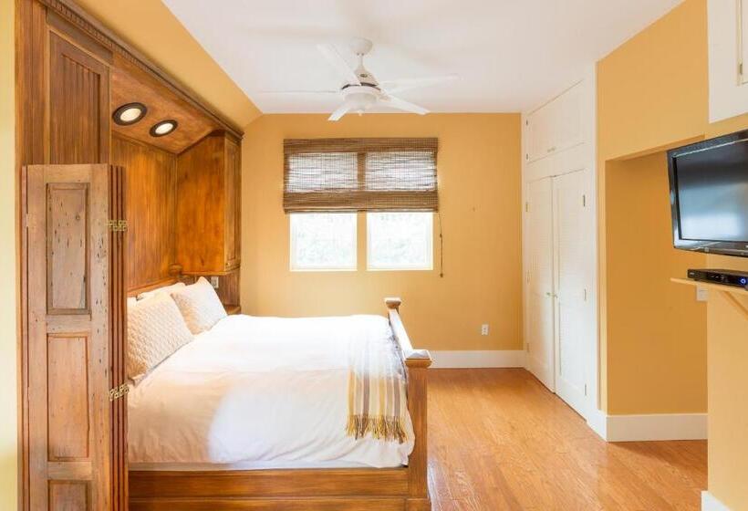 デラックススタジオ, Inn St Helena