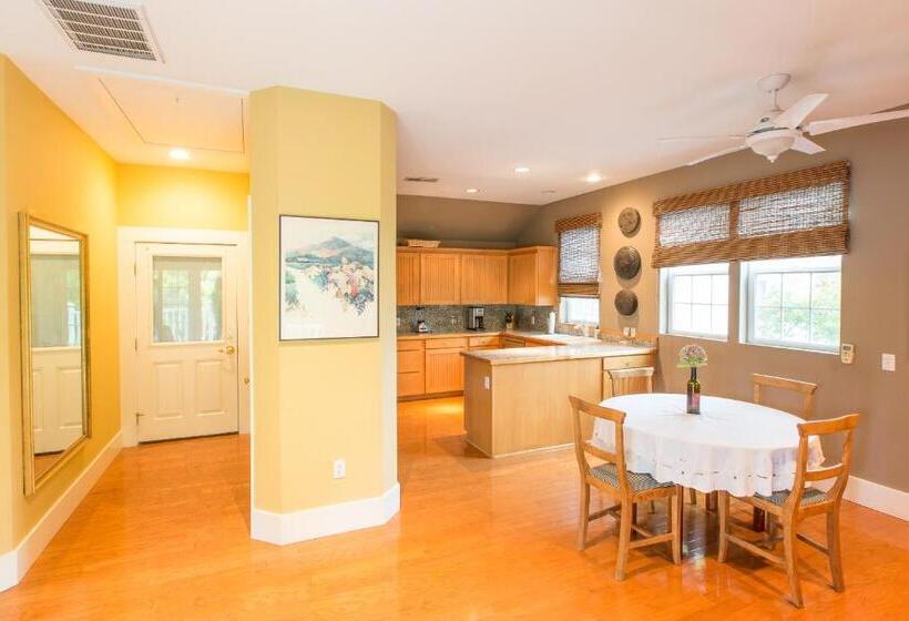 デラックススタジオ, Inn St Helena