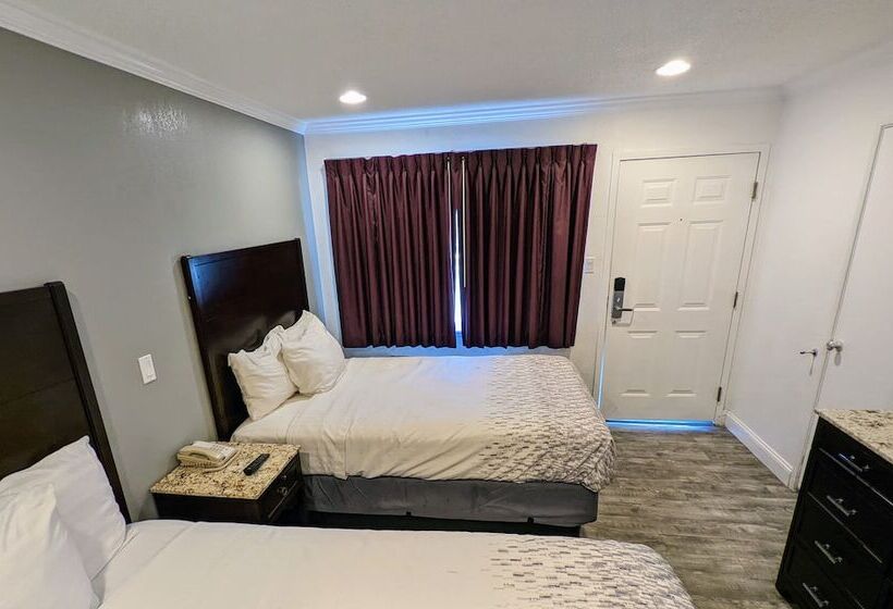 Номер Стандарт, Deluxe Inn