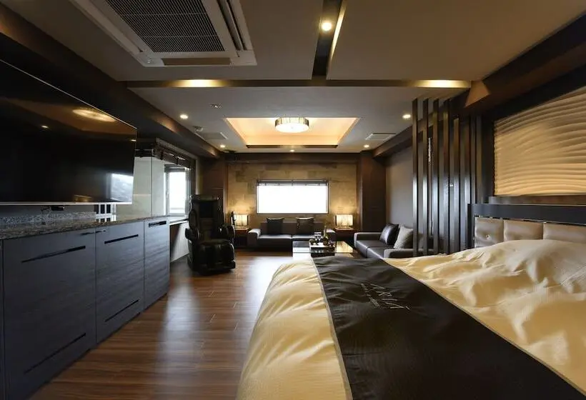اتاق لوکس, Aria