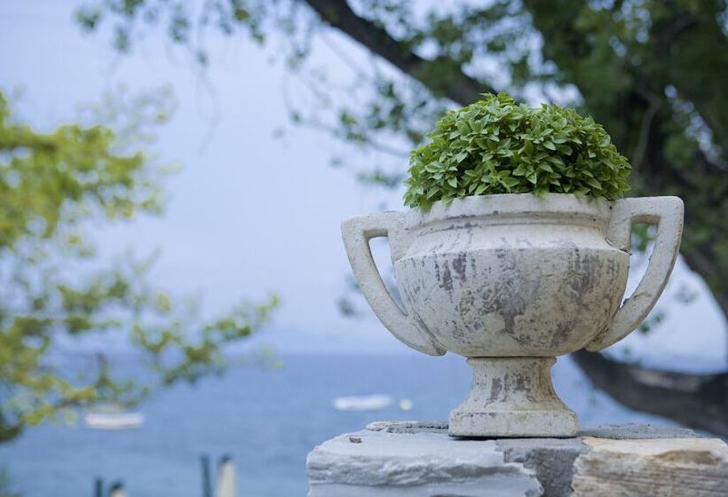 オーシャンビュースイート, Minelska Resort