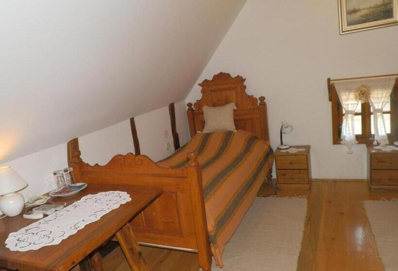 스탠다드 트리플 룸, Tradicije Cigoc