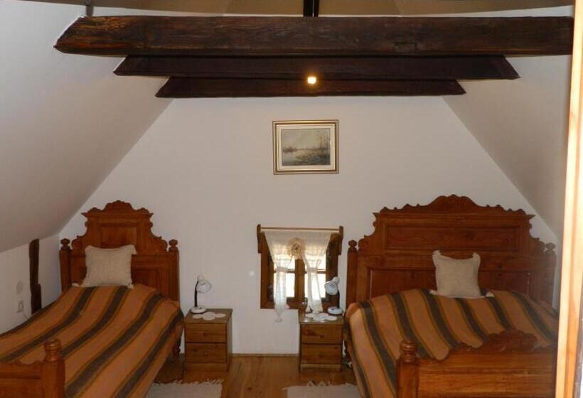 스탠다드 트리플 룸, Tradicije Cigoc