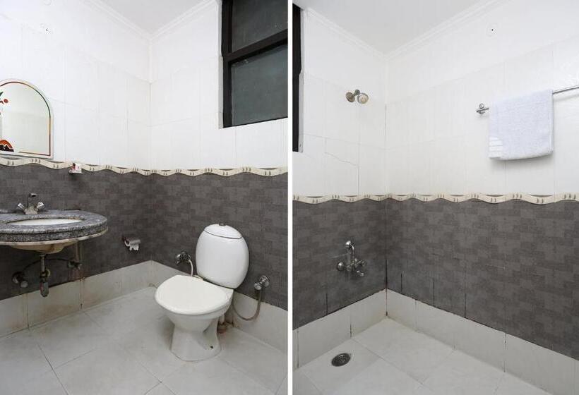 חדר קלאסי לשלושה, Capital O 1299  Mukut Regency