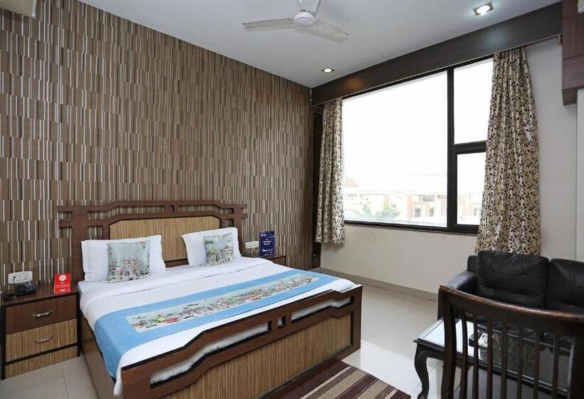 חדר קלאסי לשלושה, Capital O 1299  Mukut Regency