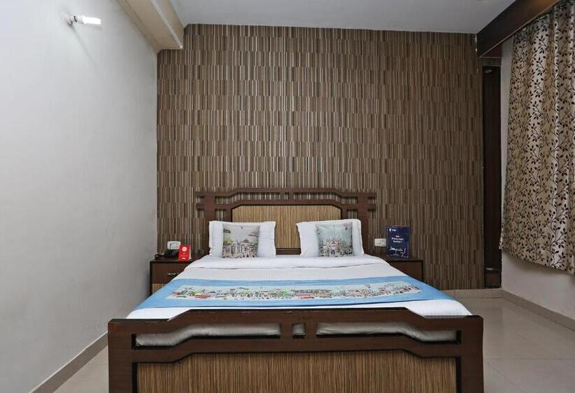 חדר קלאסי לשלושה, Capital O 1299  Mukut Regency