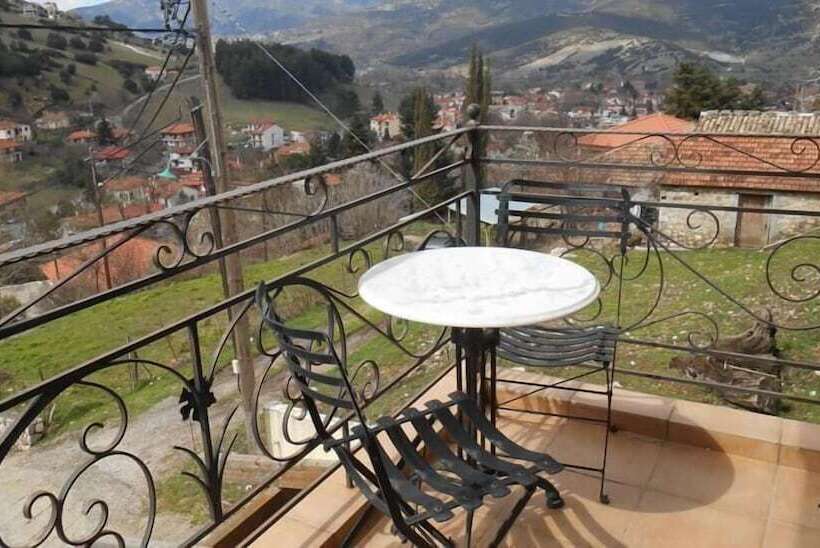 חדר קלאסי עם נוף עירוני, Amadriades