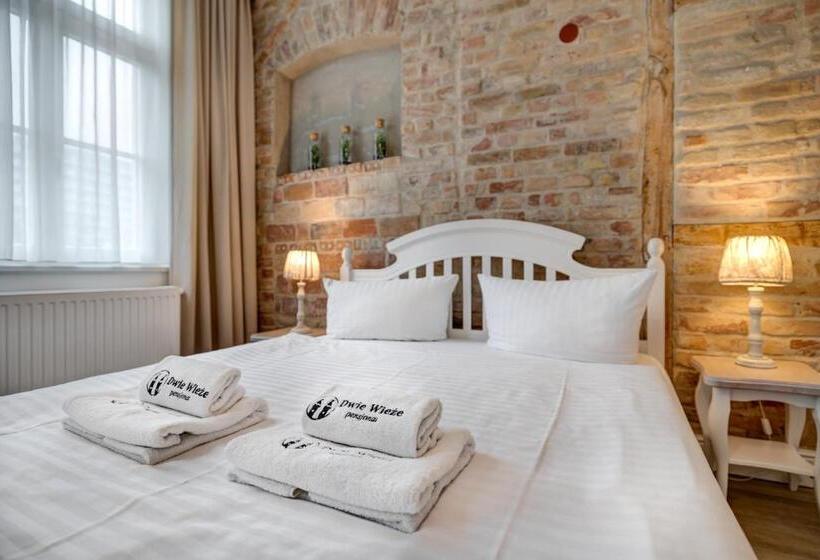 חדר דלוקס לשלושה, Dwie Wieże