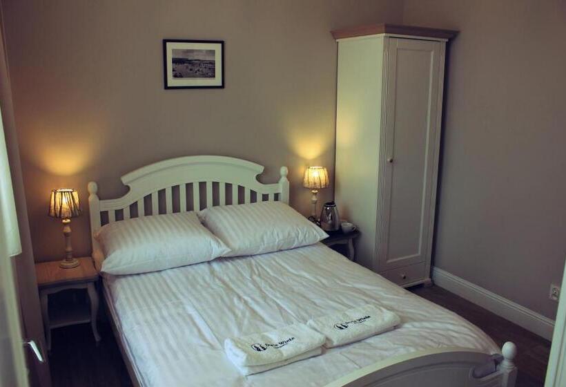 חדר יחיד בסיסי, Dwie Wieże