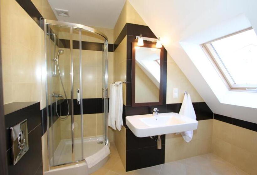 اتاق راحتی, Fisherman's House