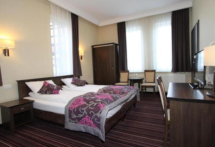 اتاق راحتی, Fisherman's House