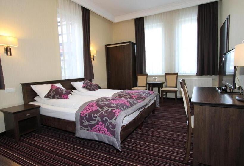 Comfort room with view, Fisherman's House