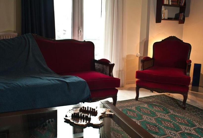 سوییت, Papastavrou Apartments