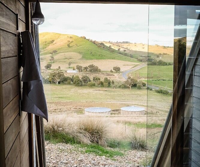 בקתה, Kimo Estate