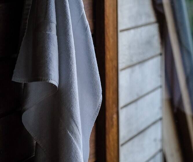 בקתה, Kimo Estate