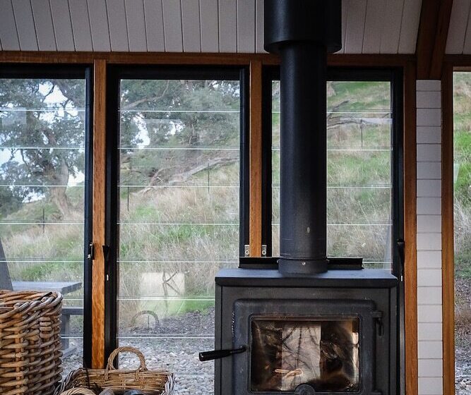 בקתה, Kimo Estate