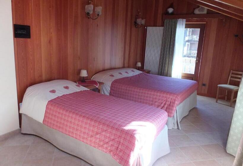 חדר סטנדרט לשלושה עם מרפסת, Maison Gaudenzio