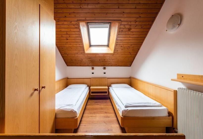 复式房间, Residence Contrin