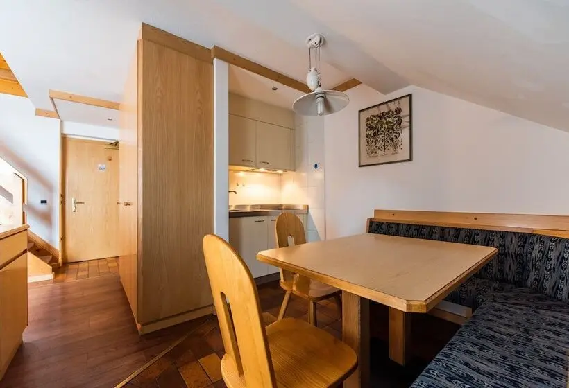 استودیوی استاندارد, Residence Contrin