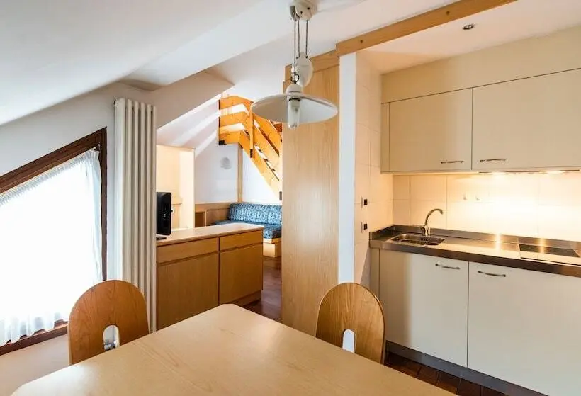 استودیوی استاندارد, Residence Contrin