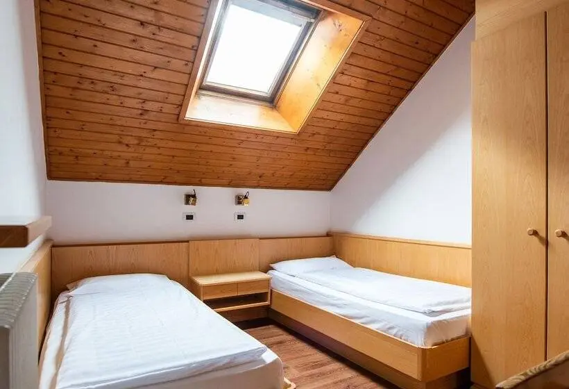 استودیوی استاندارد, Residence Contrin