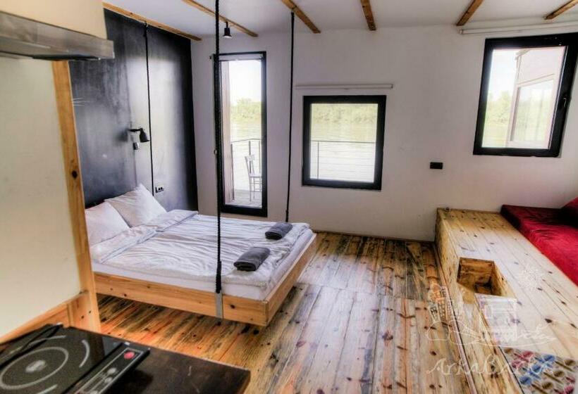 带大床的标准工作室, Arkabarka 2  Floating Dream Rooms And Apartments