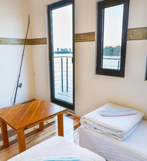 带1个卧室的带阳台的公寓, Arkabarka 2  Floating Dream Rooms And Apartments