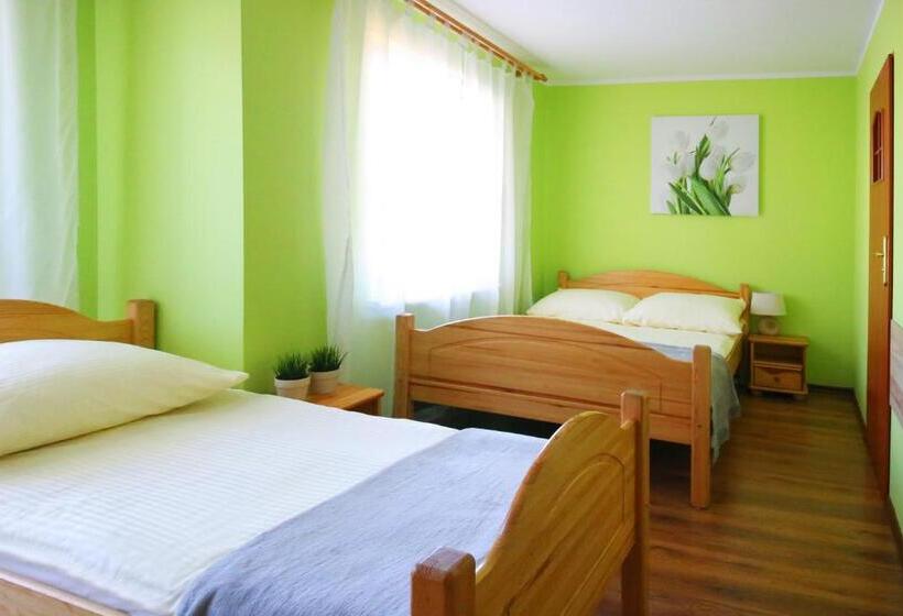 חדר סטנדרט לארבעה, Willa Mona