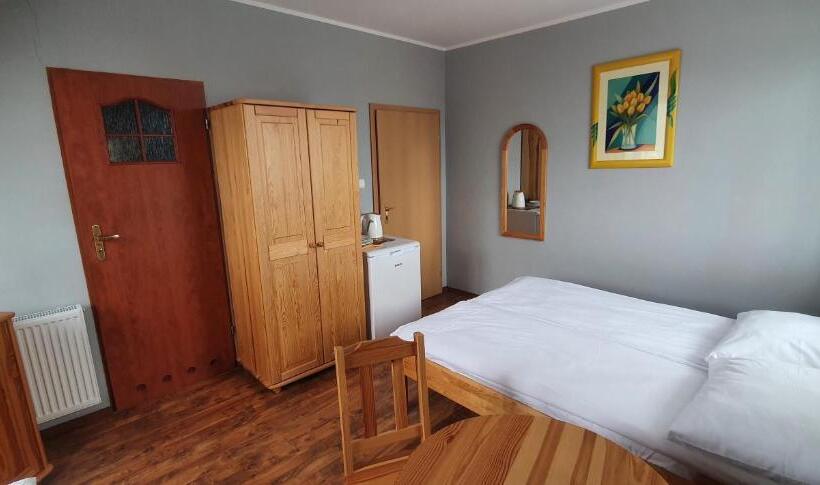 חדר סטנדרט לשלושה, Willa Mona