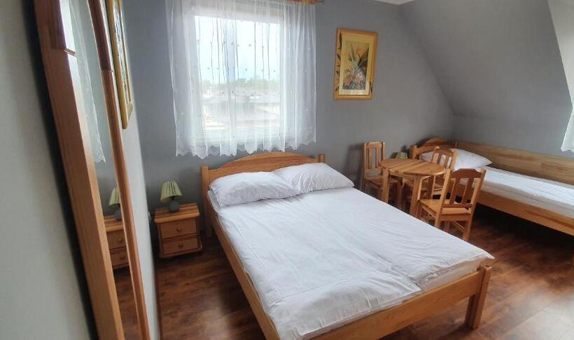 חדר סטנדרט לשלושה, Willa Mona