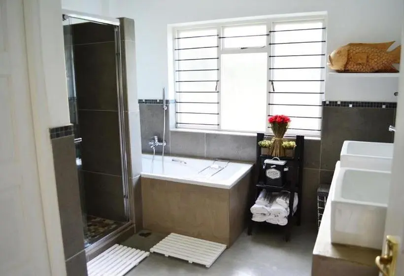 سوییت اجرایی, Zonnevanger Guesthouse