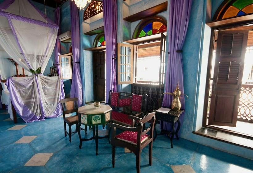 标准间, Emerson Spice