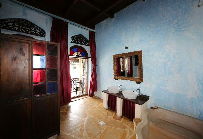 标准间, Emerson Spice