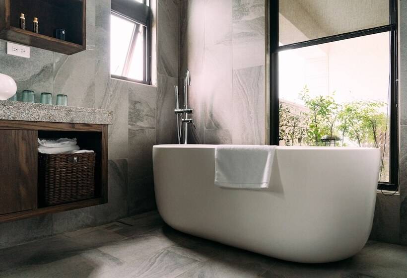 اتاق لوکس چهار تخته, Tsang Kuo Resort