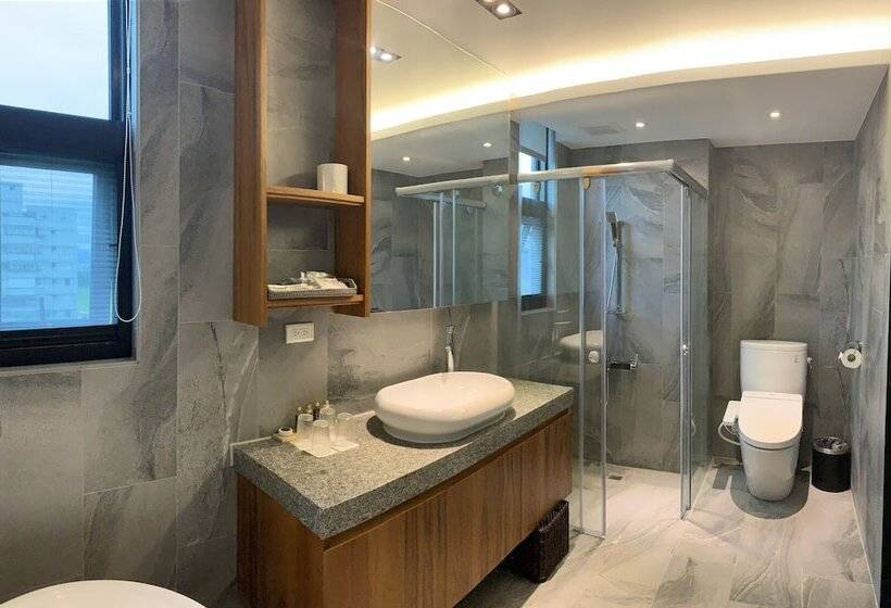 اتاق لوکس چهار تخته, Tsang Kuo Resort