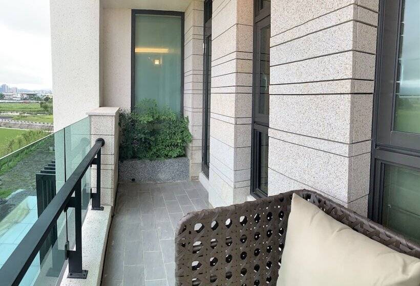 اتاق لوکس چهار تخته, Tsang Kuo Resort