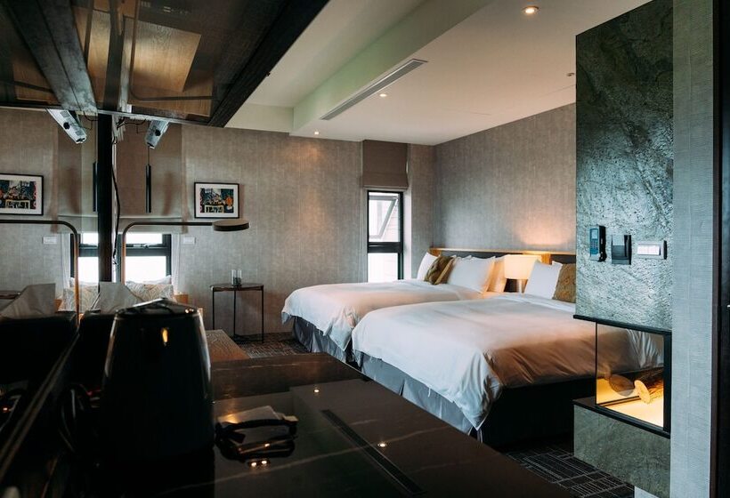 اتاق لوکس چهار تخته, Tsang Kuo Resort