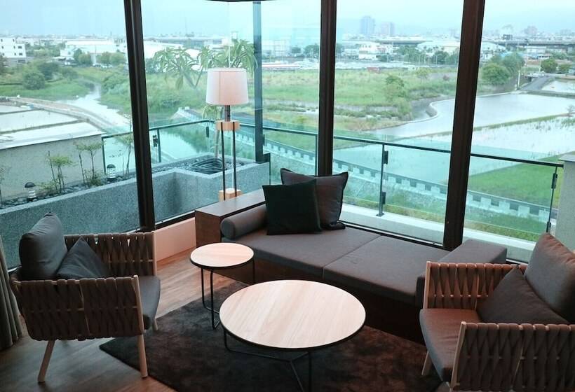 اتاق لوکس چهار تخته, Tsang Kuo Resort