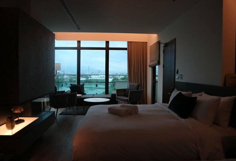 اتاق لوکس چهار تخته, Tsang Kuo Resort