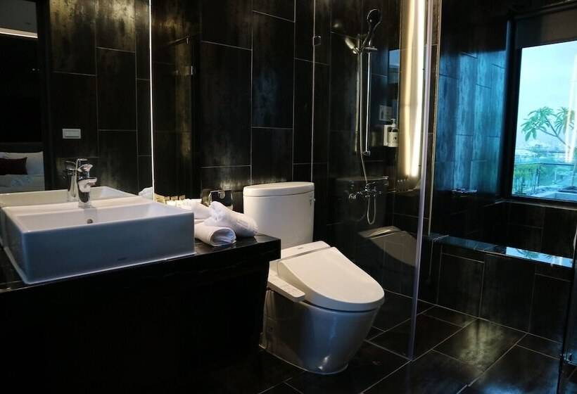 اتاق لوکس چهار تخته, Tsang Kuo Resort