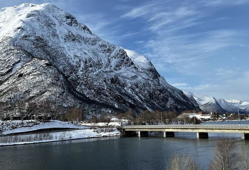 Номер Стандарт Индивидуальный, Frichs Ekspress åndalsnes
